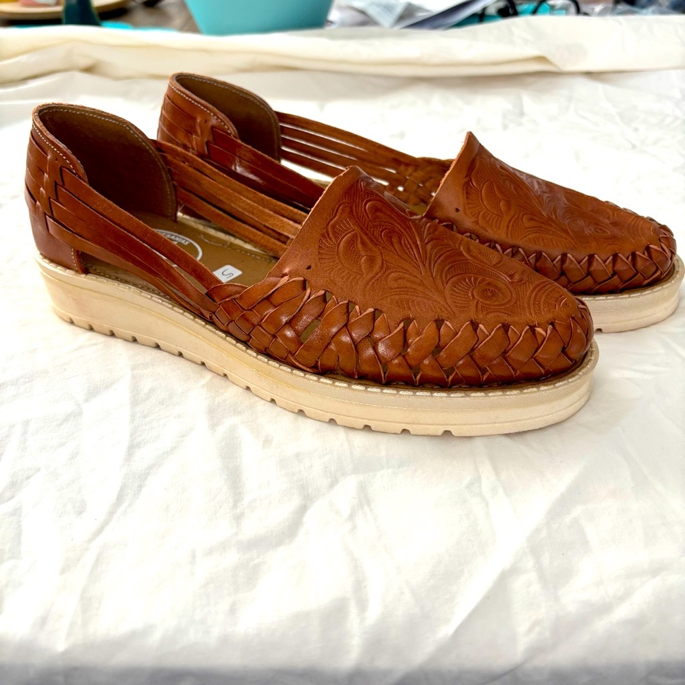 Itzel Huarache Mexican Sandal Hand Made Tooled Slip On Leather Comfy Size 6 - Picture 4 of 14